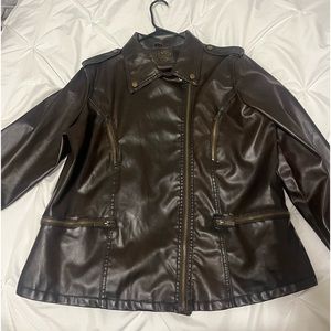 Women’s 2x brown leather jacket. Only tried on and removed tags.